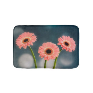 Un trío de alfombras de baño de Gerberas rosadas