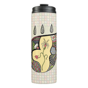 Un vaso térmico con una flor dentro