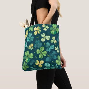 una afortunada bolsa de trébol de cuatro hojas