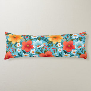 Una almohada con un diseño floral vibrante