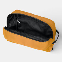 Una bolsa rectangular de color amarillo mostaza co