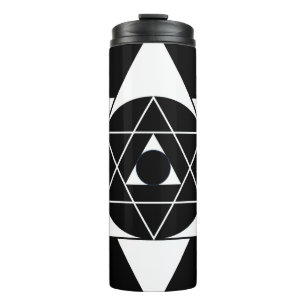 una botella de agua con estampado en la filosofía 