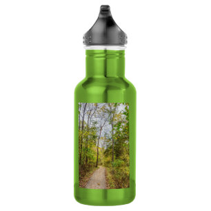 Una botella de agua de Runge Walk en otoño