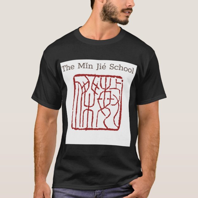 Una camiseta con el logo de la Escuela Min Jie (Anverso)