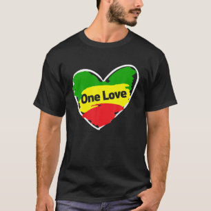Una camiseta con la bandera jamaiquina del corazón