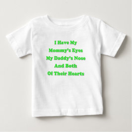 Una Camiseta De Bebé Tan Cuata