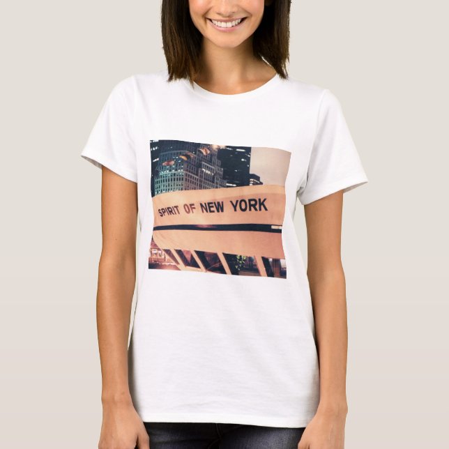 Una camiseta diseñada con el espíritu de Nueva Yor (Anverso)