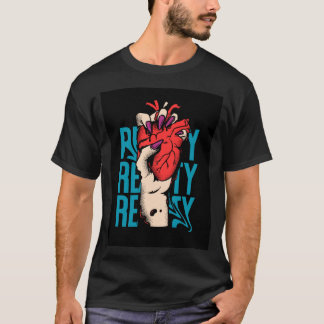 Una camiseta negra con una mano sosteniendo un cor