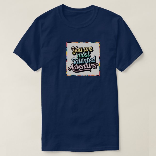 Una camiseta vibrante, tipográfica de aventura (Diseño del anverso)