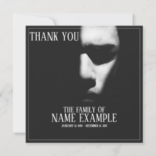 Una cara dormida a media sombra