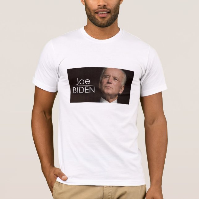 Una elegante camisa blanca lleva un retrato de Pre (Anverso)