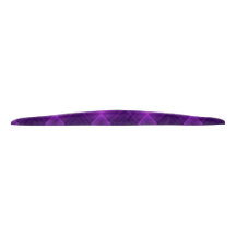 Una elegante diadema morada con un diseño acolchad