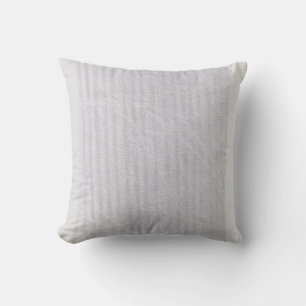 Una encantadora almohada de lavanda gris con una s