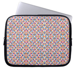 Una funda para portátil con un patrón geométrico c