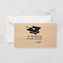 Una graciosa tarjeta de graduación te enorgullece