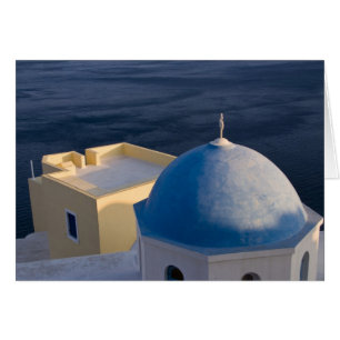 Una iglesia ortodoxa cerca del mar, Oia Santorini