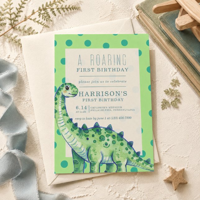 Una invitación de cumpleaños de dinosaurio rugient (A Roaring First Birthday Dinosaur Invitation)