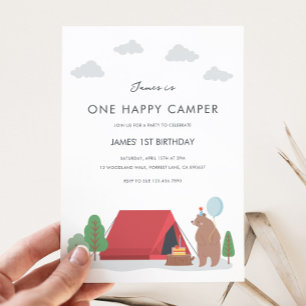 Una invitación feliz de cumpleaños de camper