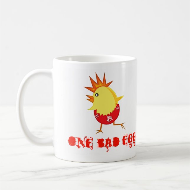 Una mala taza de café del polluelo de Pascua del (Izquierda)