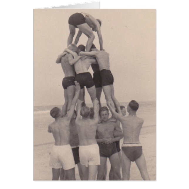 Una montaña de hombres (Frente)