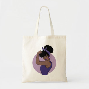 Una mujer negra fuerte se lleva la bolsa