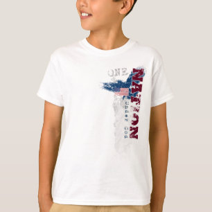 Una nación debajo de la camiseta del niño del