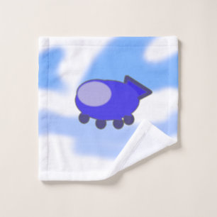 Una nave espacial azul suave en las nubes azules f