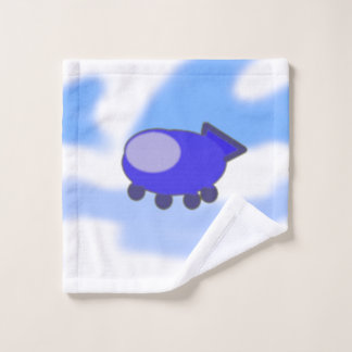 Una nave espacial azul suave en las nubes azules f