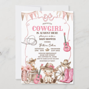 Una niñita está en camino a la invitación de Baby 