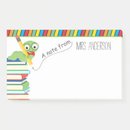 Una nota del profesor con un librogusano