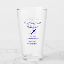 Una pareja feliz comienza la aventura boda co