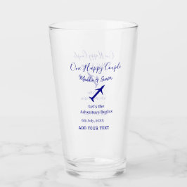 Una pareja feliz comienza la aventura boda co