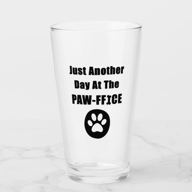 Una Pata De Perro Cute Un Día Más En La Oficina De (Anverso)