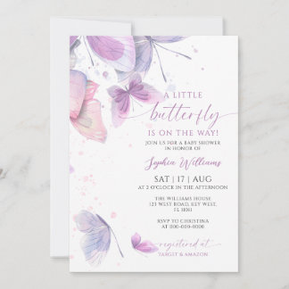 Una pequeña invitación de baby shower con mariposa