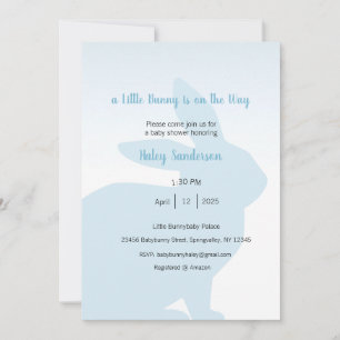 Una pequeña invitación de conejito en camino