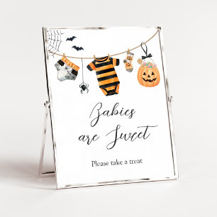 Una pequeña señal de ropa de bebé Boo es dulce