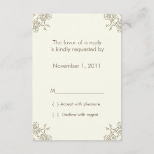 Una pequeña tarjeta RSVP Lacey (crema) con sobre