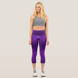 Una persona que lleva pantalones de estampado geom