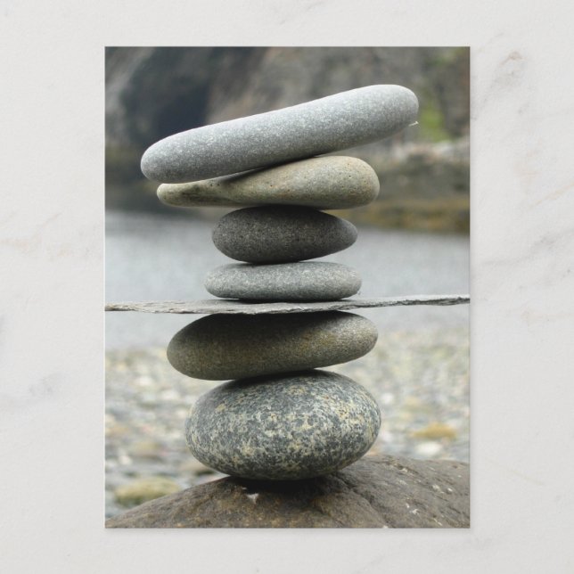 Una postal de una pila de rocas (Anverso)