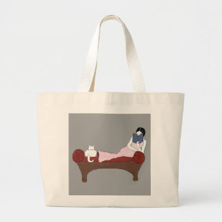 Una señora, un gato y la bolsa de asas muy buena