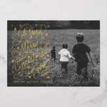 Una tarjeta de fotos con letras de mano muy Feliz<br><div class="desc">Letrería manual original de Becky Nimoy con copos de nieve brillantemente estrellados,  color de fondo personalizado; también disponible en tinta plana</div>