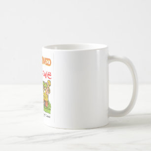 Una taza de café del arrastre de la barra del amo