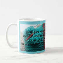 Una taza de café y un telar