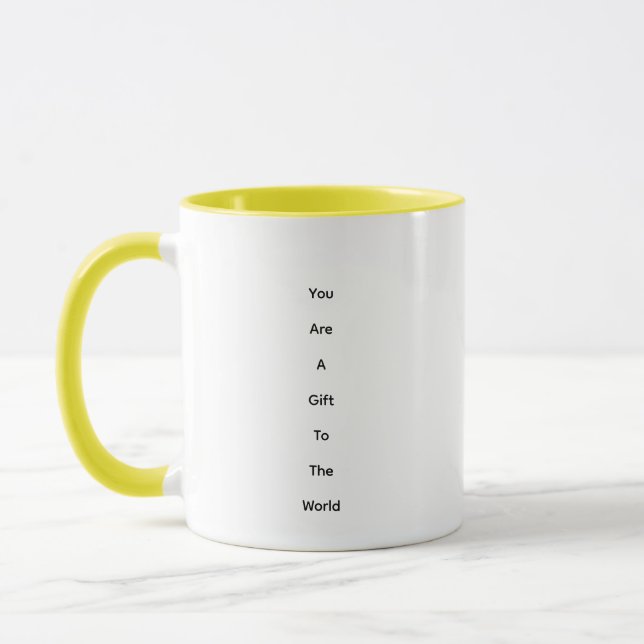 Una taza de color canario de dos tonos (Izquierda)
