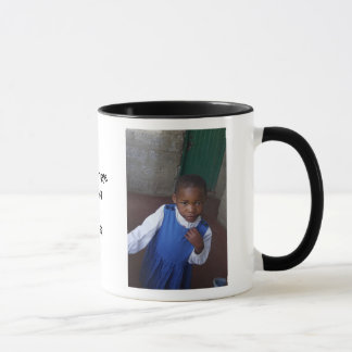 Una taza para ayudar a huérfanos del SIDA
