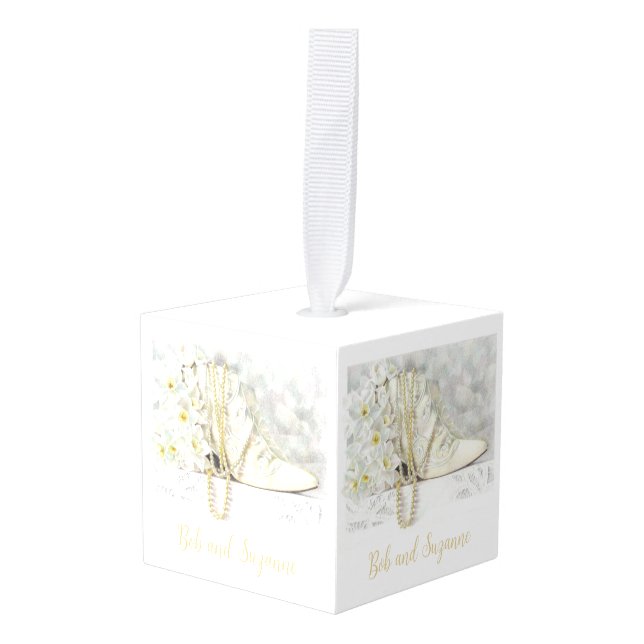 UNA VEZ, A TIEMPO, un adorno de cubo de madera (Anverso en perspectiva)