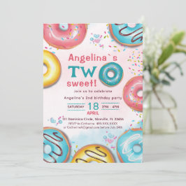 Una vibrante invitación de cumpleaños número 2 con
