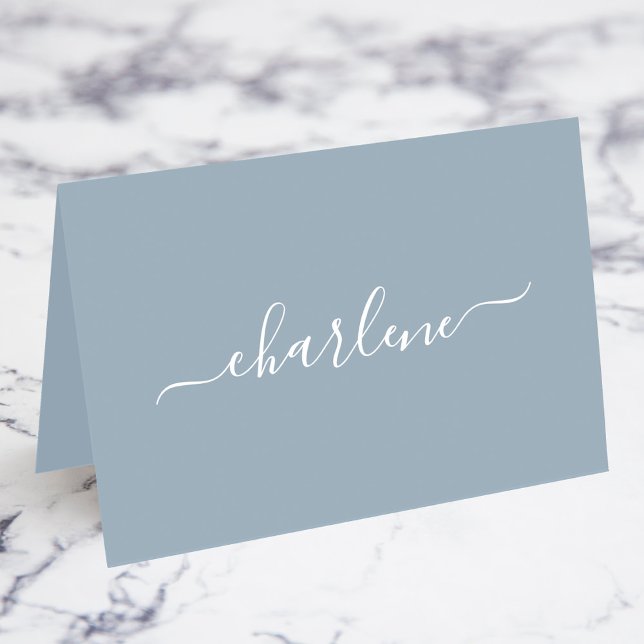 Unas polvorientas tarjetas de la plaza con nombre  (Dusty Blue and White Elegant Signature Script Name Fold Your Own Place Cards)