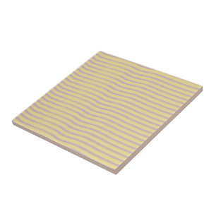 Unas rayas grises malvas en beige. Azulejo de cerá