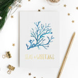 Único Navidad de playa tarjetas Watercolor Sea Cor<br><div class="desc">Las tarjetas de Navidades de playa de Do Tell A Belle son una opción encantadora para enviar a amigos y familiares esta temporada. Cuentan con una acuarela de coral en tonos azules. La palabra "SEAS & GREETINGS" está fijada en Relieve metalizado de oro en letra grabado en relieve. Una moda...</div>